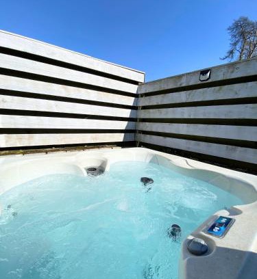 Warminster Maison | Otter 1 HuntersMoon-Warminster-Longleat-Wiltshire