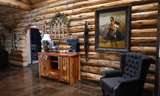 Martinsville Cabine | Our beautiful lodge near Albany, MO is sure to please! Perfect for large groups