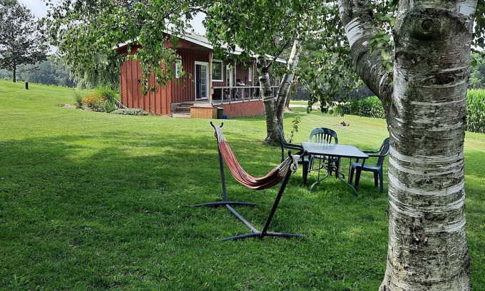 Zorra Cabine | Our charming cabin offers a serene, outdoor experience. nIts glamping with perks