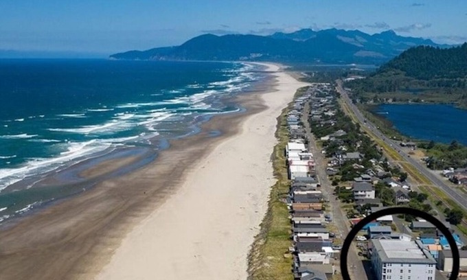 Rockaway Beach Copropriété | Our Happy Place Steps from Rockaway Beach