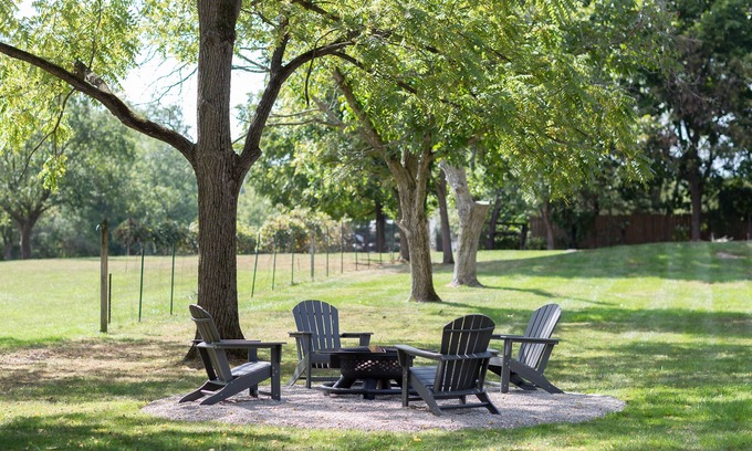 Crown Point Maison | Our Little Green House on 1acre, NO CLEANING FEE!