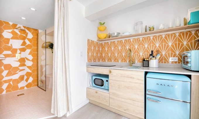 San Juan Appartement | Our Monstera Studio is a studio apartment with a private entrance located on the ground floor.