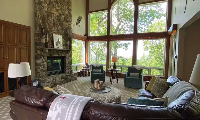 Nellysford Maison | Our Mountain Getaway, For Graduation & Easter
