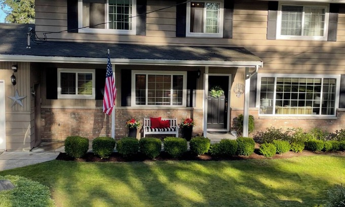 Edmonds Maison | Our Nest Edmonds: Sleeps 10/Gourmet Kitchen/Sport Court/Amenities Galore/5⁕hosts