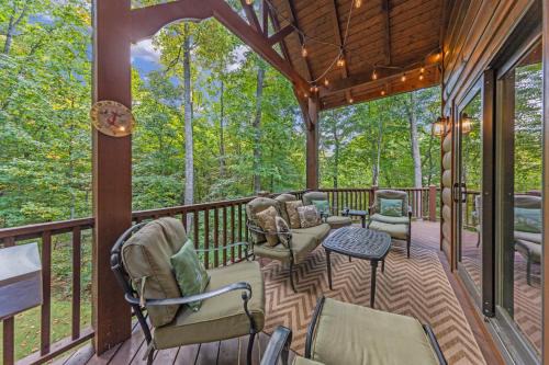 Lansing Maison | Our Place to Paws 4 Bd Lux Blue Ridge Mnt Cabin