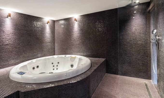 Meribel Village Chalet De Ski | Chalet Ourson Proche pistes - Spa & Hammam Méribel Village