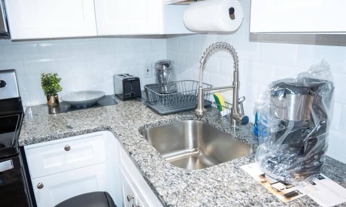 Overbrook Appartement | Ousby Luxury apartment unit 3. 1-bedroom with AC and WiFi in West Philadelphia