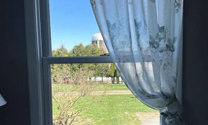 Laurens Autre | Out in Left Field Home in Country Farm setting