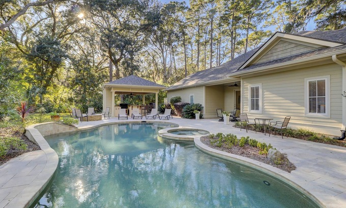 Heritage Woods Maison | Outdoor Cabana ~ Firepit ~ Private Pool & Spa ~ Pet Friendly ~ 72 Baynard Cove Road
