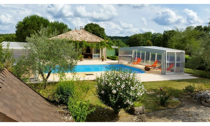 Caylus Maison | -VIVRE EN PLEIN AIR CUISINE D ETE PETANQUE PISCINE PRIVEE