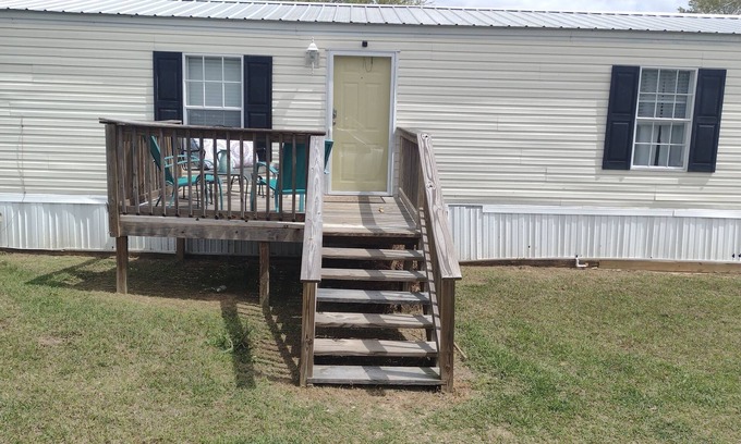 Blountstown Maison | Outdoorsman's Paradise with wide open spaces and pet friendly!