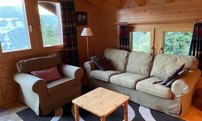 St. Luc Appartement | Extérieur : appartement sous combles au 2ème étage d'un immeuble, pour 4 personnes, balcon avec mobi