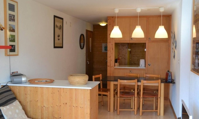 St. Luc Appartement | Extérieur : appartement au 2ème étage d’un immeuble à l’entrée du village, pour 4 personnes, balcon