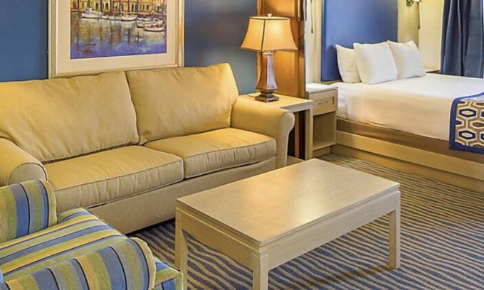 Daytona Beach Shores Station Balnéaire | Over 23 miles of white sand beaches, the Dolphin Beach Club is the perfect place