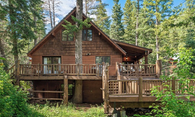 Sundance Cabine | SUR LA RIVIÈRE ET À TRAVERS LES BOIS