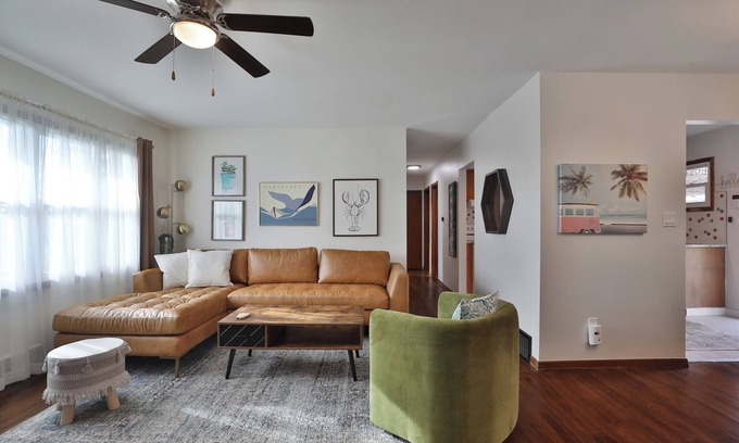 Central Clintonville Maison | Overlook - Private Hot Tub! King bed in Ranch Home