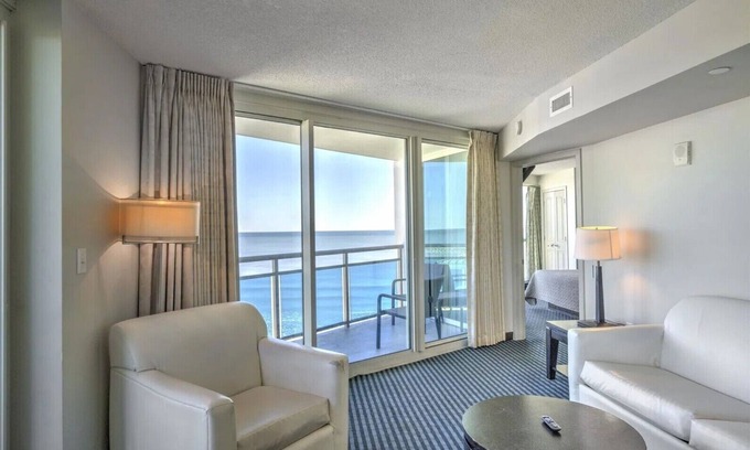 Downtown Myrtle Beach Copropriété | Oversized 2 Bedroom Oceanview Condo! 2 King Beds! Oceans One 701
