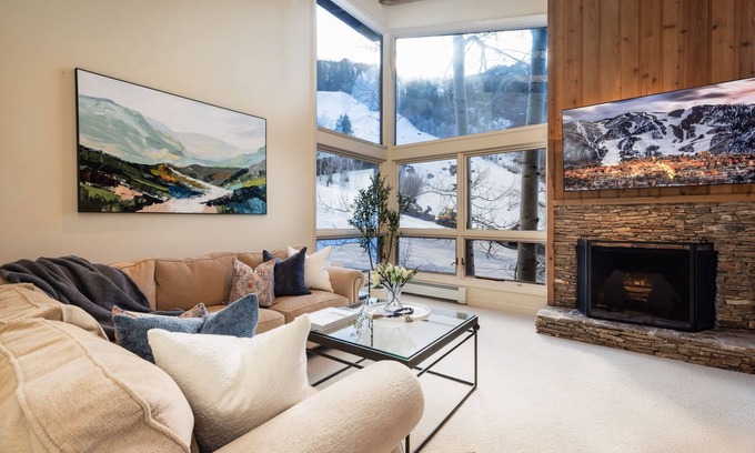 Aspen Copropriété | Oversized 3BR - Prime Location, AC and Unobstructed Views!