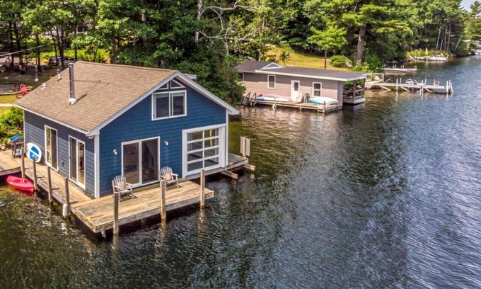 Newbury Maison | Overwater Bliss | 4 mins to Mt Sunapee | Private Dock | Paddleboard