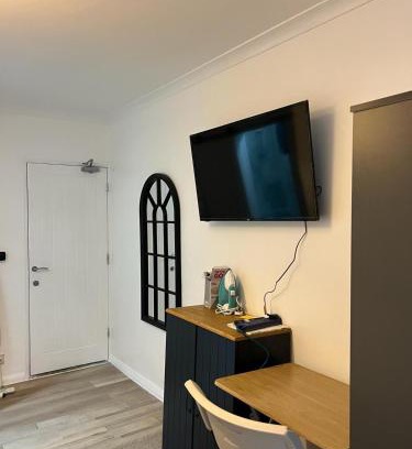 Forest Gate Maison | Oxborne Rooms UK - Wyatt