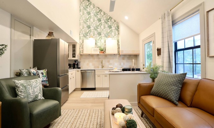 Oxford Maison | Oxford House + 2.6 miles to Ole Miss + King Beds