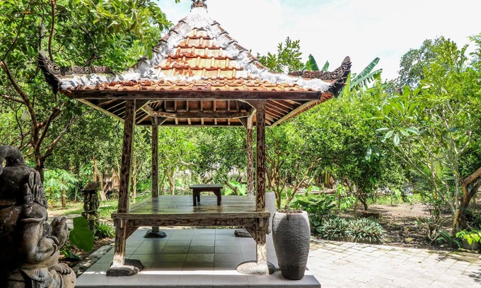 Mambal Hôtel | OYO 2607 Men Bebas Residence