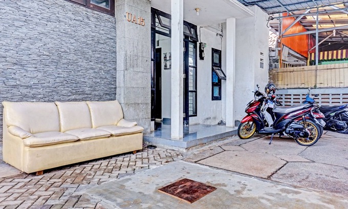 Serpong Hôtel | OYO 90689 Lily House