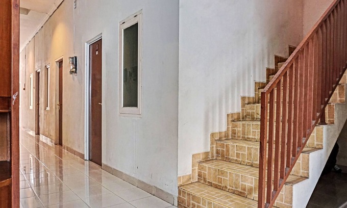 Binong Hôtel | OYO 91849 Karawaci Taman Permata 5