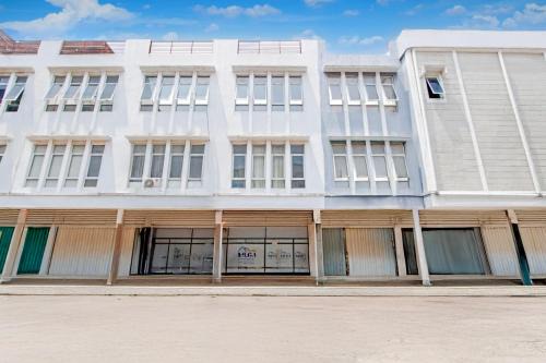 Tegal Hôtel | OYO 94512 Mega Inn Guest House