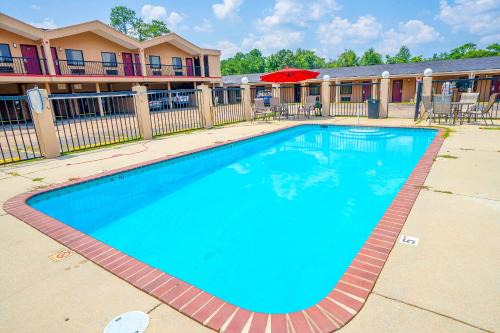 Opp Hôtel | OYO Hotel Opp AL, Floral Hwy
