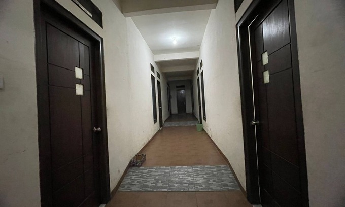 Lamongan Hôtel | OYO Life 93147 Rumah Kos Shilah Habib Syariah