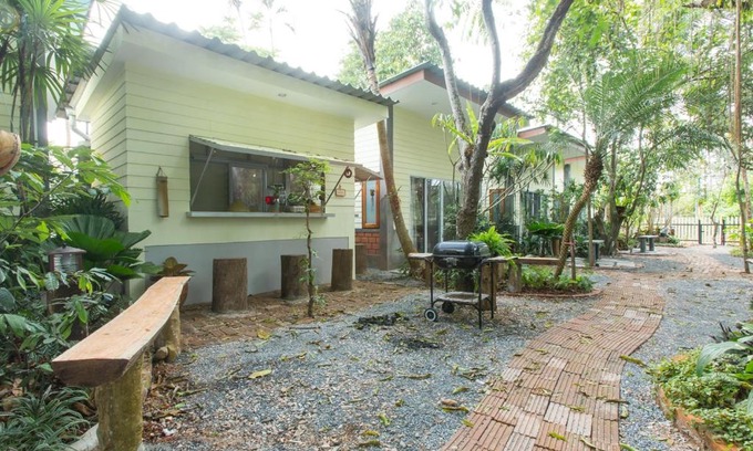 Trang Station Balnéaire | P's cottage บ้านพักในสวนสวย