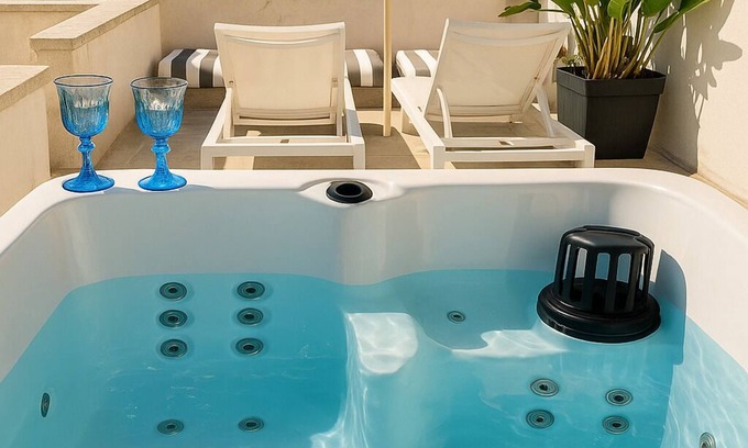 Lendinuso Maison | P4T BY THE SEA WITH JACUZZI - TERRACE AND SEA VIEW- 20MT FROM THE BEACH