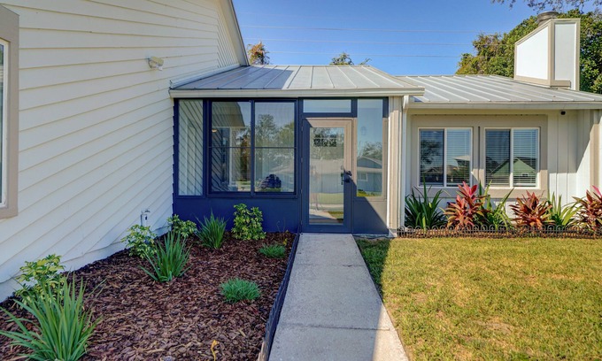 Isle of Palms Maison | Pablo Pointe- Single Family Home directly across from the Mayo Clinic