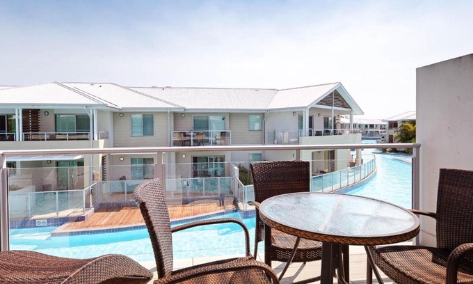 Salamander Bay Appartement | Pacific Blue 245-265 Sandy Point Rd - Dual Key Access, air conditioned unit with resort facilities and linen supplied