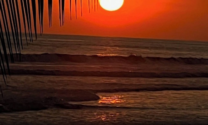 Parrita Villa | Pacific Ocean, Beach-Front Villa with stunning Sunrises & Sunsets, 3bd 2ba