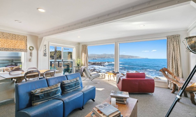 Houghton Bay Maison | Pacific Oceanfront 3b2b home near airport with stunning views