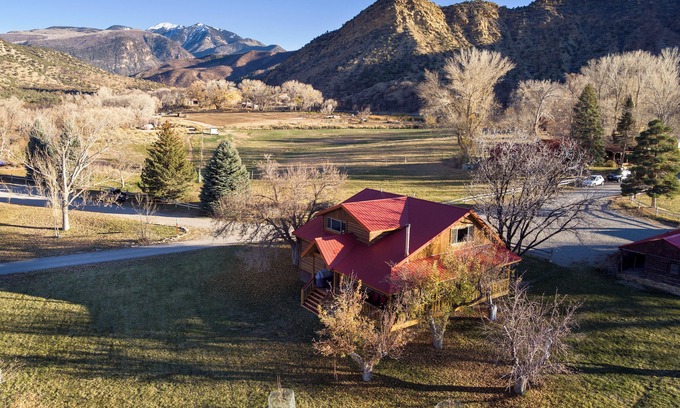 Spanish Valley Cabine | Pack Creek ~ Orchard House: 3 BR / 2 BA cabine à Moab, pour 8 personnes