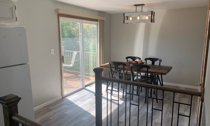Ashwaubenon Maison | Packerland 2: Perfectly located Green Bay Home, Minutes from Lambeau and Airport