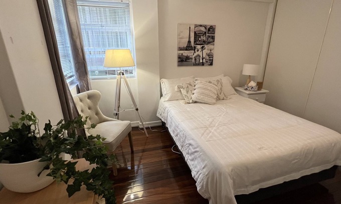 Paddington Appartement | Paddington Pad 2 bedrooms Ground Floor Walk Suncorp Train Cafe free Parking
