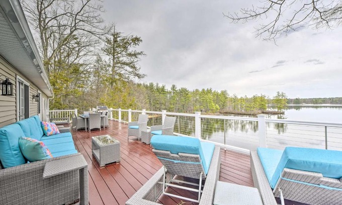 Lunenburg Maison | Paddlers Paradise on Hickory Hills Lake!
