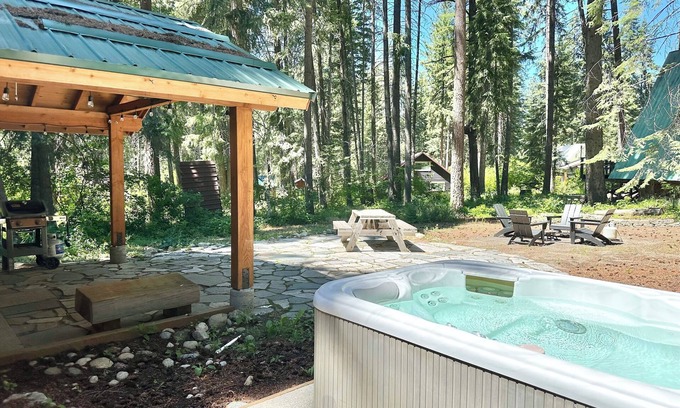 Leavenworth Cabine | Cabine de poney peinte dans les domaines Ponderosa, HOT TUB, Wi-Fi et Fido OK