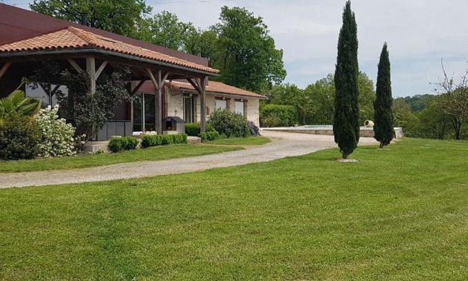 Figeac Maison | Paisible villa avec piscine