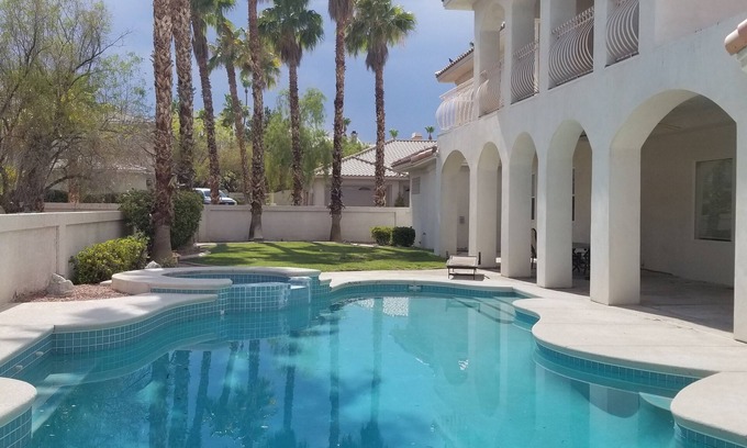 Canyon Gate Maison | Palatial Home close to Summerlin and the Strip!