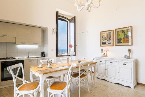 Gallipoli Appartement | Palazzo Migliaccio Apartment by Casa di Marco AP23