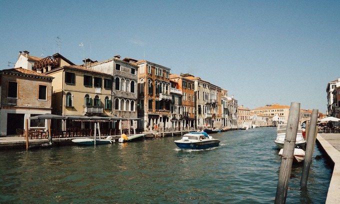 Cannaregio Maison | Exceptional location directly on the Cannaregio canal with roof terrace, jacuzzi