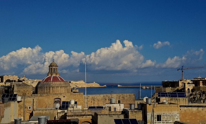 Birgu Maison | Pallazzetto, Birgu / Vittoriosa, piscine sur le toit avec vue sur la mer et La Valette