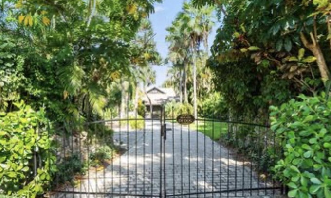 College Park Maison | Palm Beach Full Waterfront Paradise