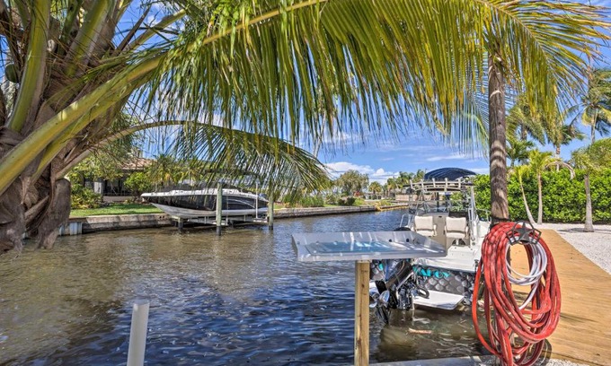Palm City Maison | Palm City Canalfront Home with Boat Dock and Fire Pit!