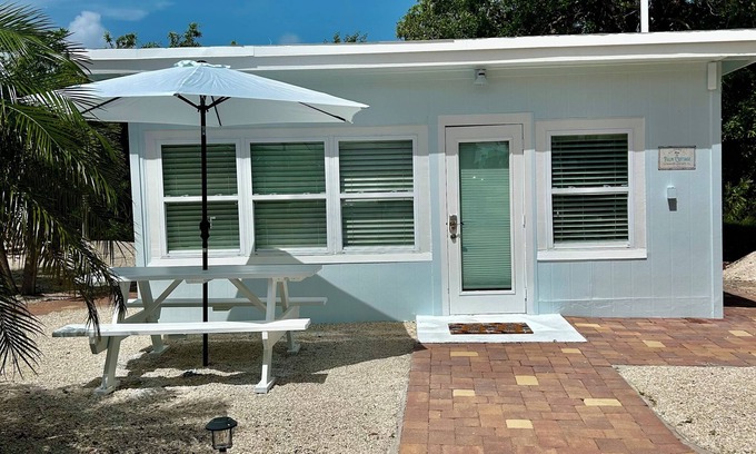 Summerland Key Cottage | PALM COTTAGE Summer vacation Lobster and Fishing season! sleeps 4